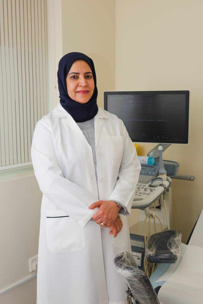 د. فضيلة النجار، استشارية أمراض النساء و الولادة والجراحة البولية النسائية. تعرف أكثر على اختصاصاتها وبادر بحجز موعدك على 17240444